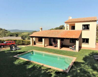 Spacious 6-person villa in Begur with private pool Wifi and satellite TV